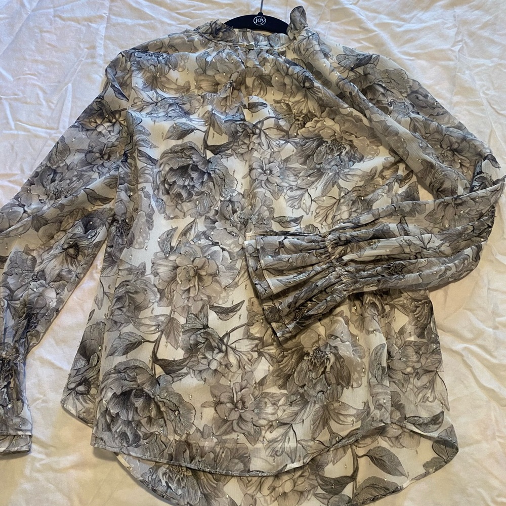 White House Black Market Floral Blouse in Gray and Cream